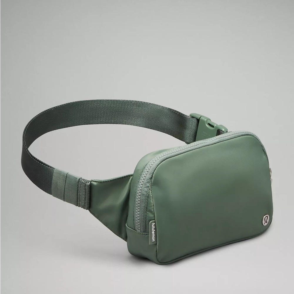 lululemon athletica Green Belt Bag wAdj Strap & Durable Material Man or Woman